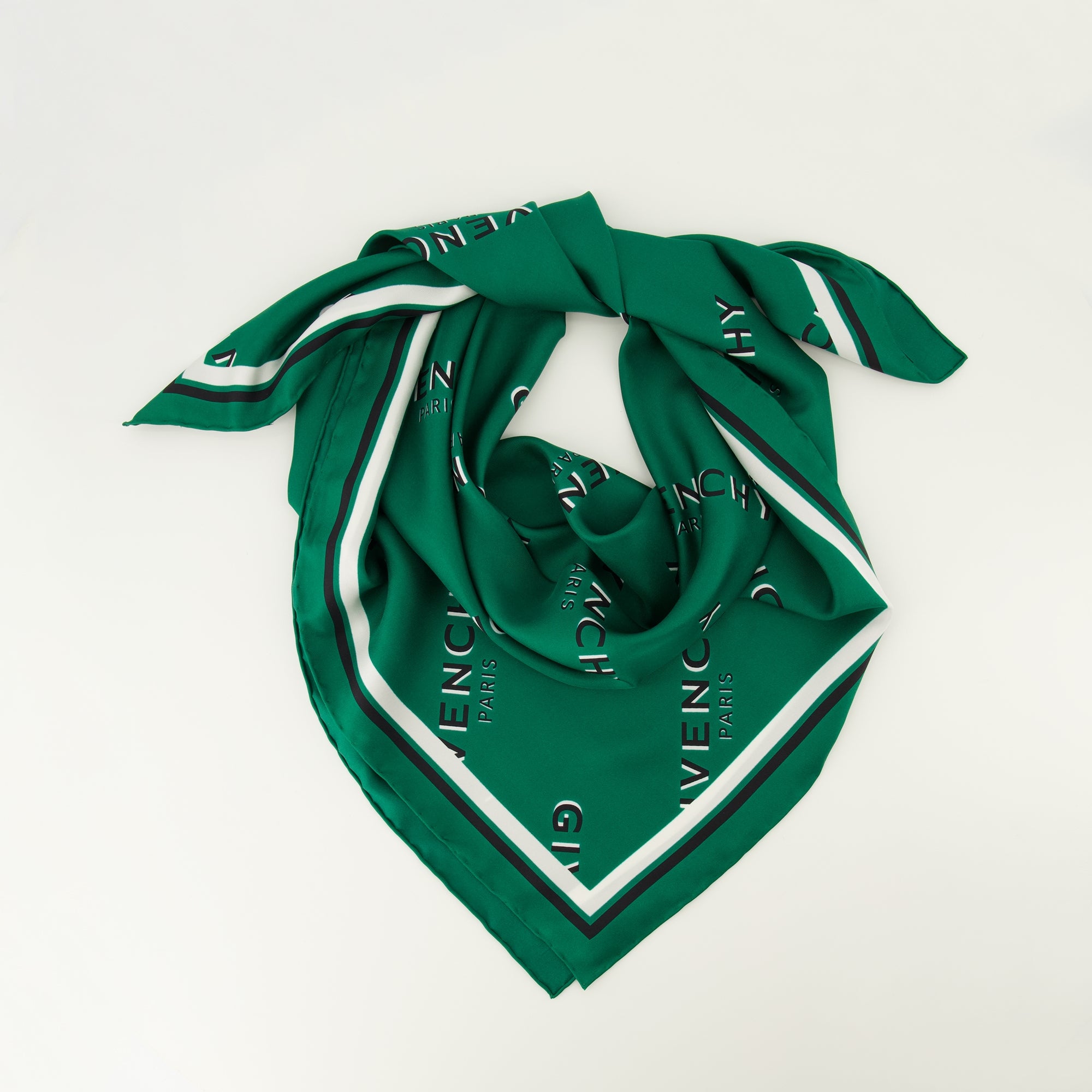 Écharpes, foulards et gants Carré en soie Shadow vert Givenchy Vert Femme