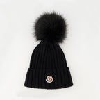 Imagem do artigo Gorro de lã com pompom da marca Moncler para Mulheres - Temporada Outono-Inverno 2025 - Vista Frontal