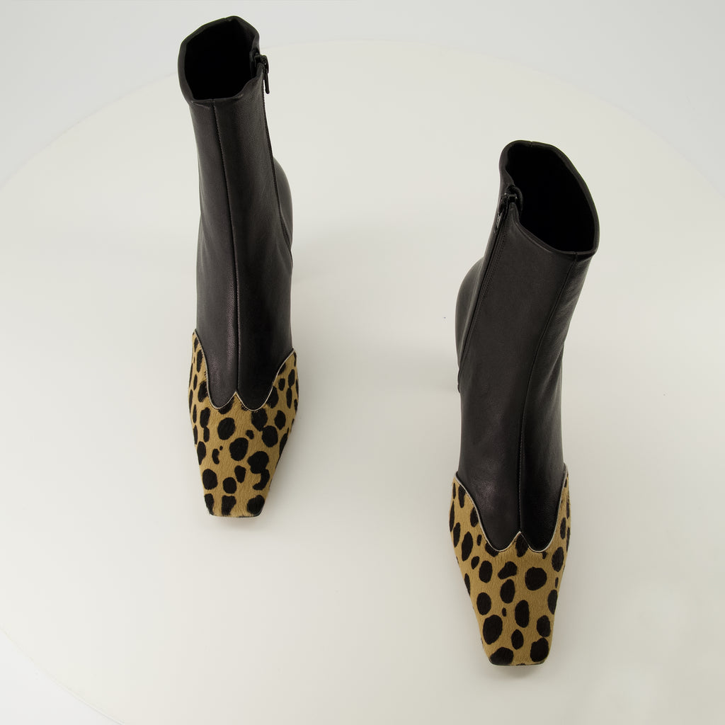Image of the Khaite Women's Nevada Boots - Fall-Winter 2025 Season - Top View of the Pair of Shoes