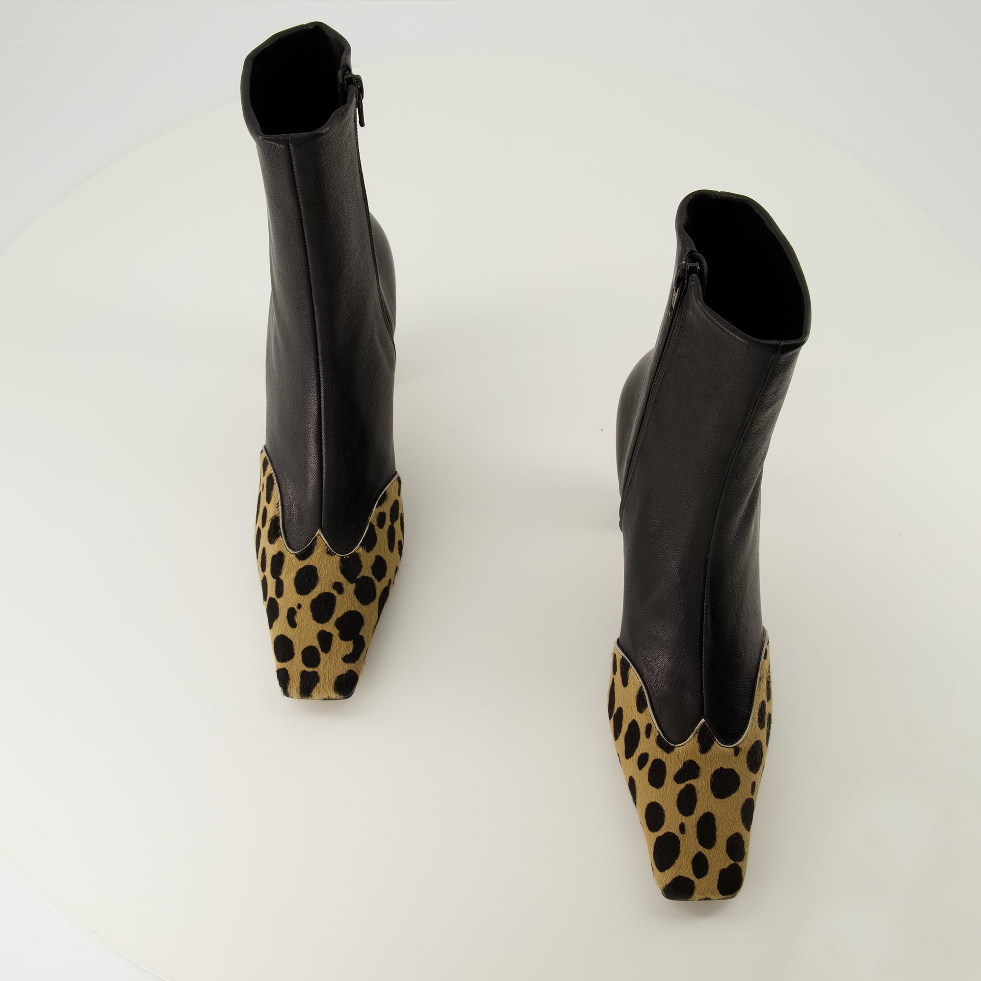 Image of the Khaite Women's Nevada Boots - Fall-Winter 2025 Season - Top View of the Pair of Shoes
