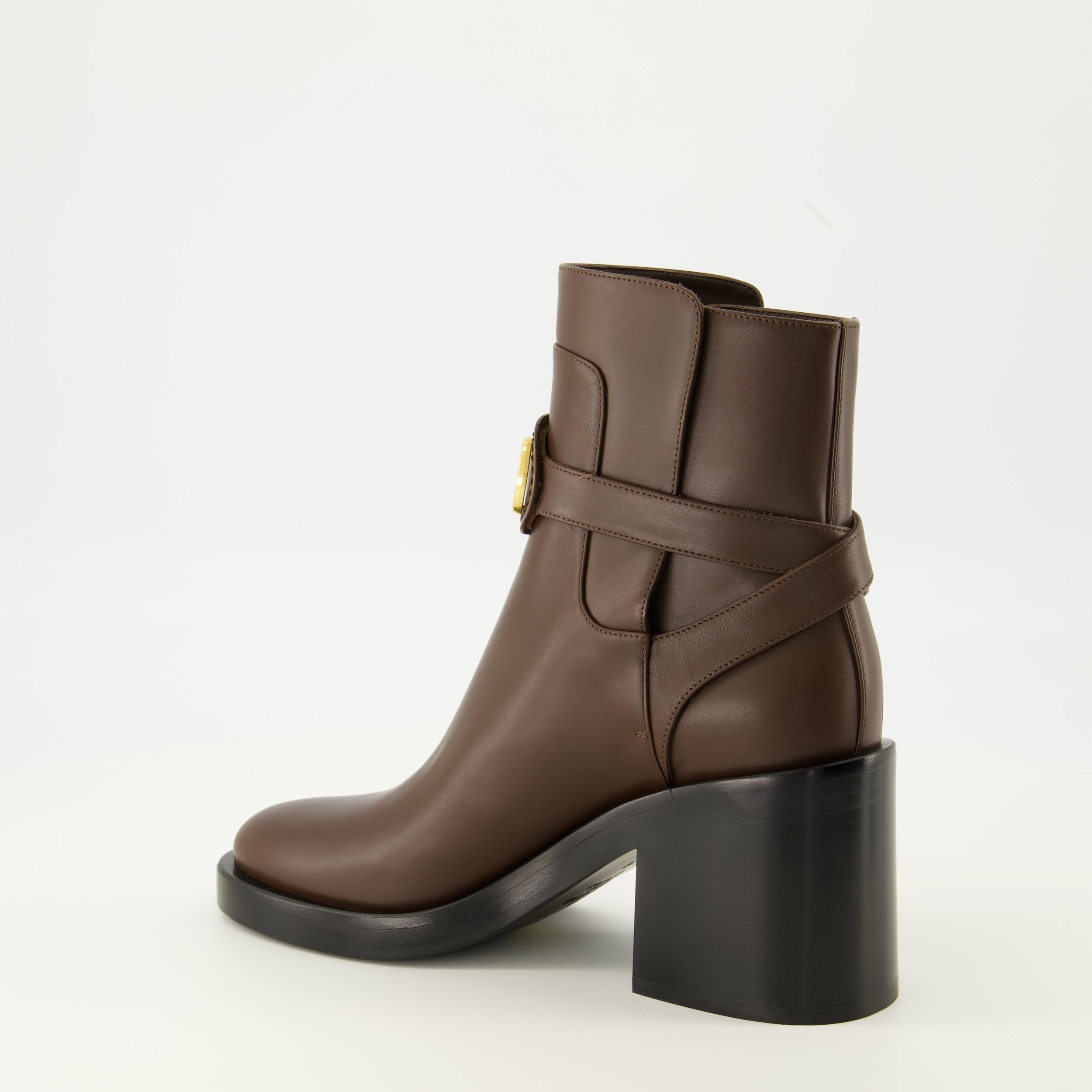 Image de l'article Bottines Vlogo de la marque Valentino Garavani pour Femme - Saison Automne-Hiver 2025 - Vue trois quarts arrière droite