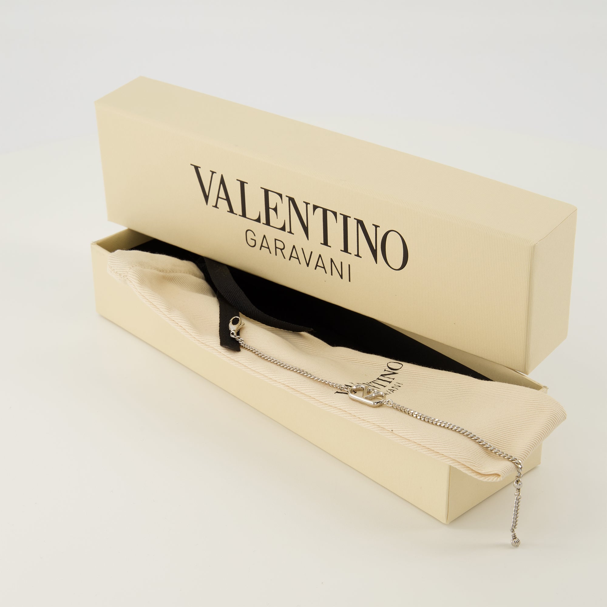 Image de l'article Bracelet VLogo argenté de la marque Valentino Garavani pour Homme - Saison Printemps-Été 2026 - Vue détaillée_3
