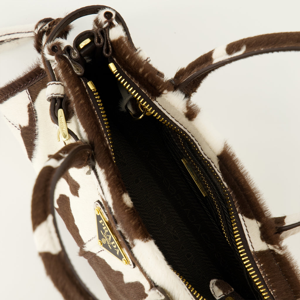 Image de l'article Mini sac Bonnie à imprimé vache de la marque Prada pour Femme - Saison Printemps-Été 2026 - Vue détaillée_3