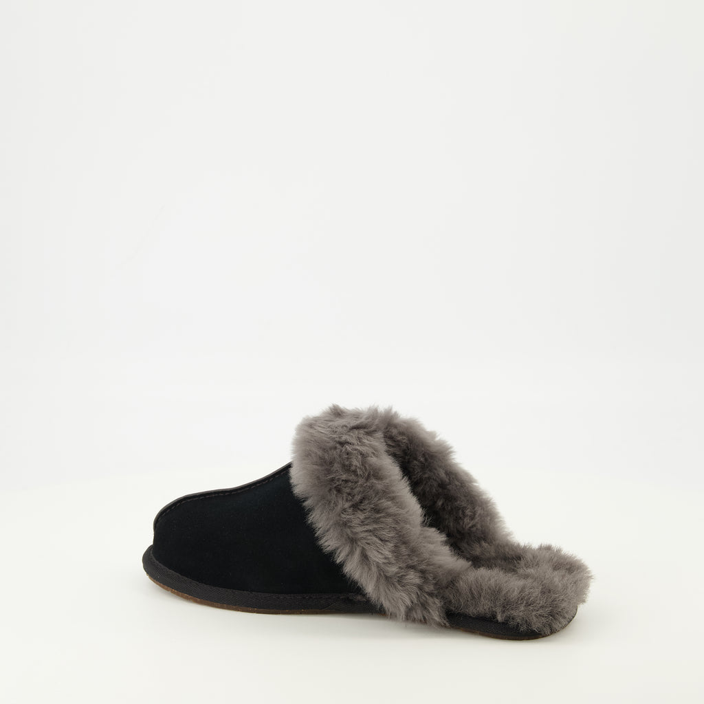 Image of the Scuffette II black slippers by Ugg for Unisex - Spring-Summer 2026 - Detailed View 1