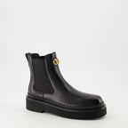 Imagem das Botas Beatle Femininas da marca Valentino Garavani - Outono-Inverno 2025 - Vista três quartos frontal direita