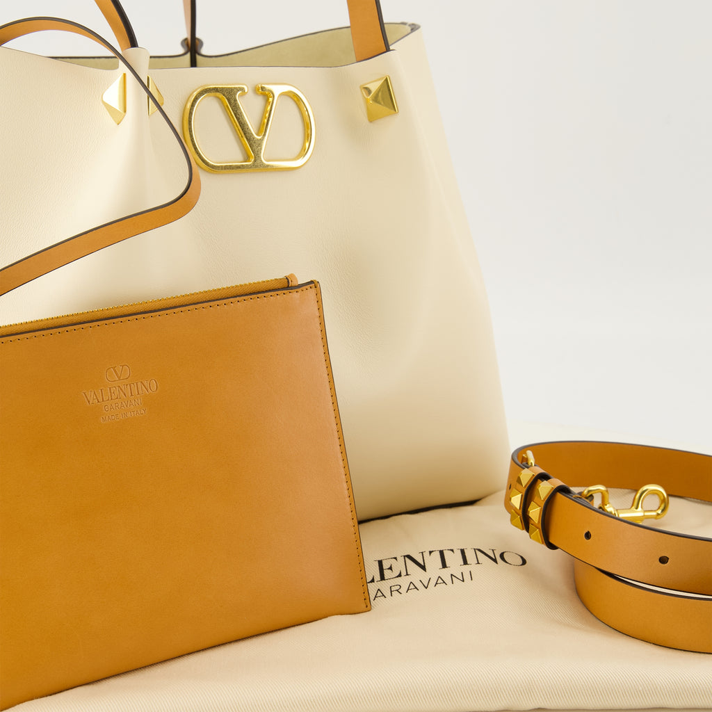 Image de l'article Sac cabas en cuir beige de la marque Valentino Garavani pour Femme - Saison Printemps-Été 2026 - Vue détaillée_2