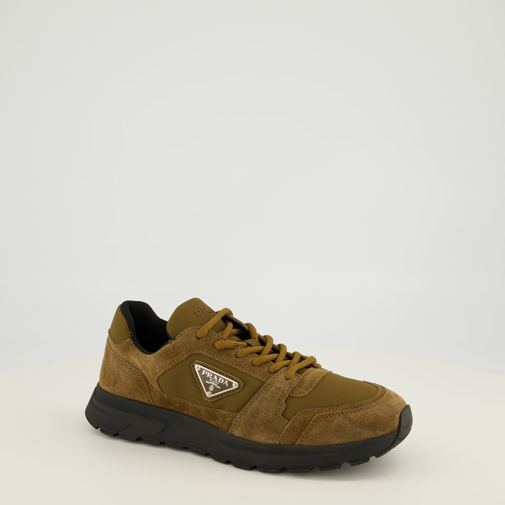 Baskets プラダ メンズ プラックススニーカー スエードとリナイロン ブラウン Prada Marron Homme