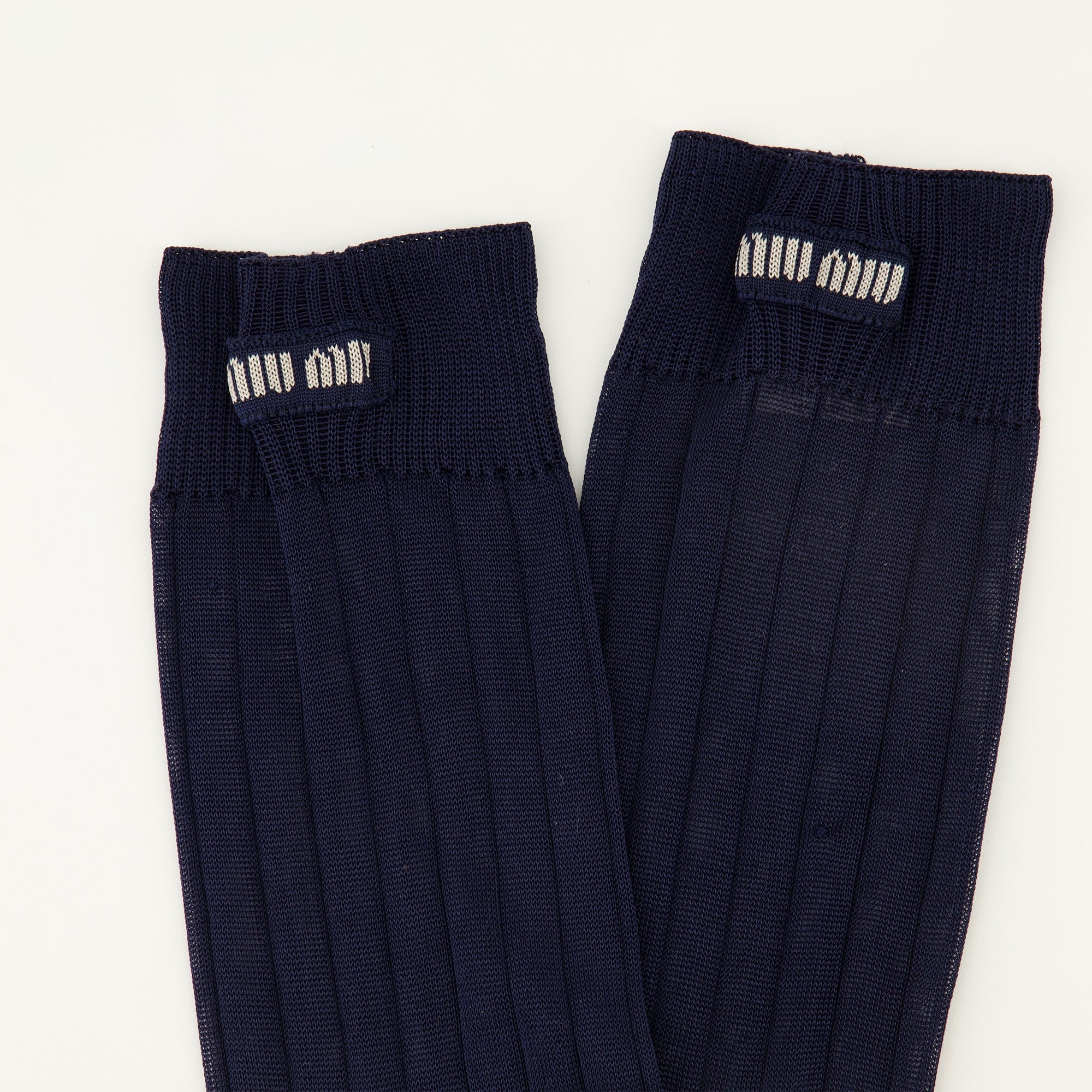 ミウミウの女性用ネイビーシルクソックスの画像 - 2026年春夏 - 詳細ビュー1