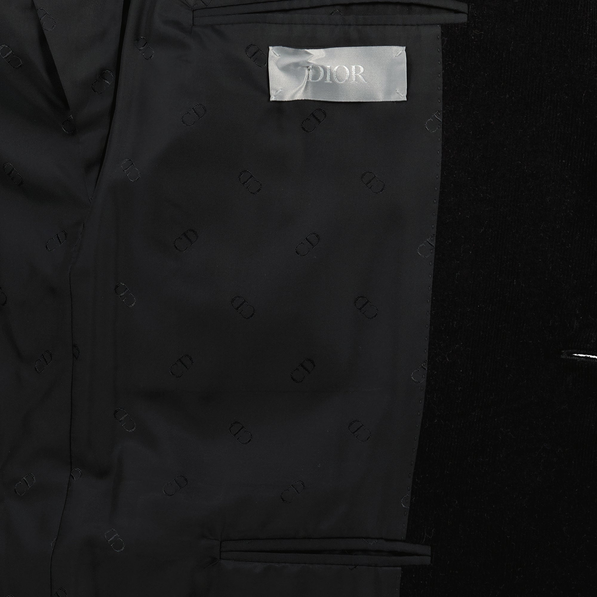 Bild des schwarzen Wollblazers von Dior für Herren - Herbst-Winter 2025 - Detaillierte Ansicht_2