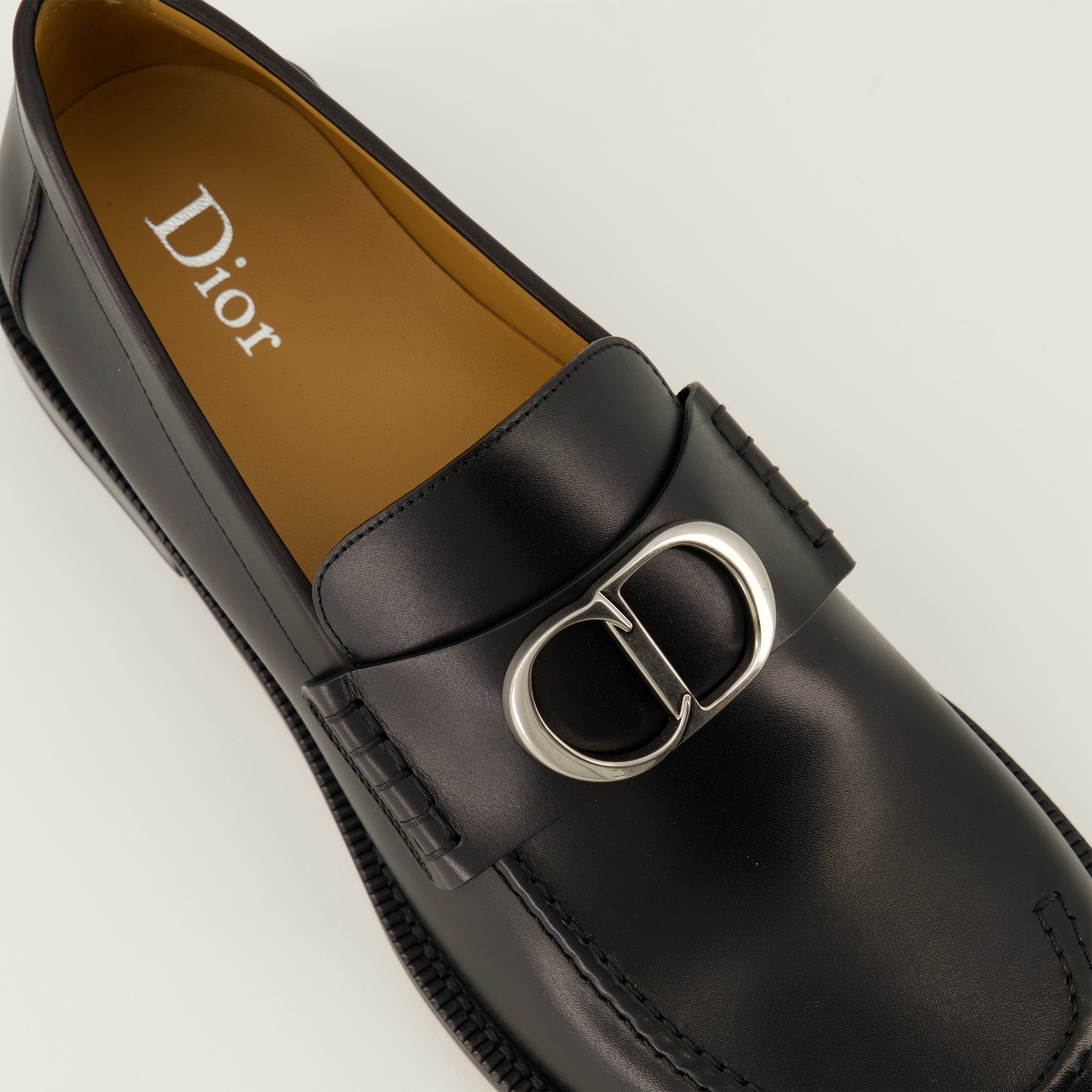 Image de l'article Moccassins Archie noir de la marque Dior pour Homme - Saison Printemps-Été 2026 - Vue détaillée de haut