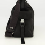 Immagine della borsa Explorer nera in Re-Nylon e pelle del marchio Prada per Uomo - Primavera-Estate 2026 - Vista Dettagliata_2