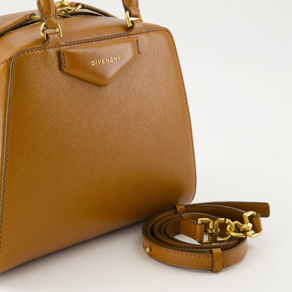 Sacs à main et épaule Mini sac Antigona Cube Givenchy Marron Femme