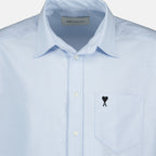 Immagine della camicia boxy AMI a cuore blu del marchio Ami PARIS per uomo - Collezione Primavera-Estate 2026 - Vista Dettagliata 1