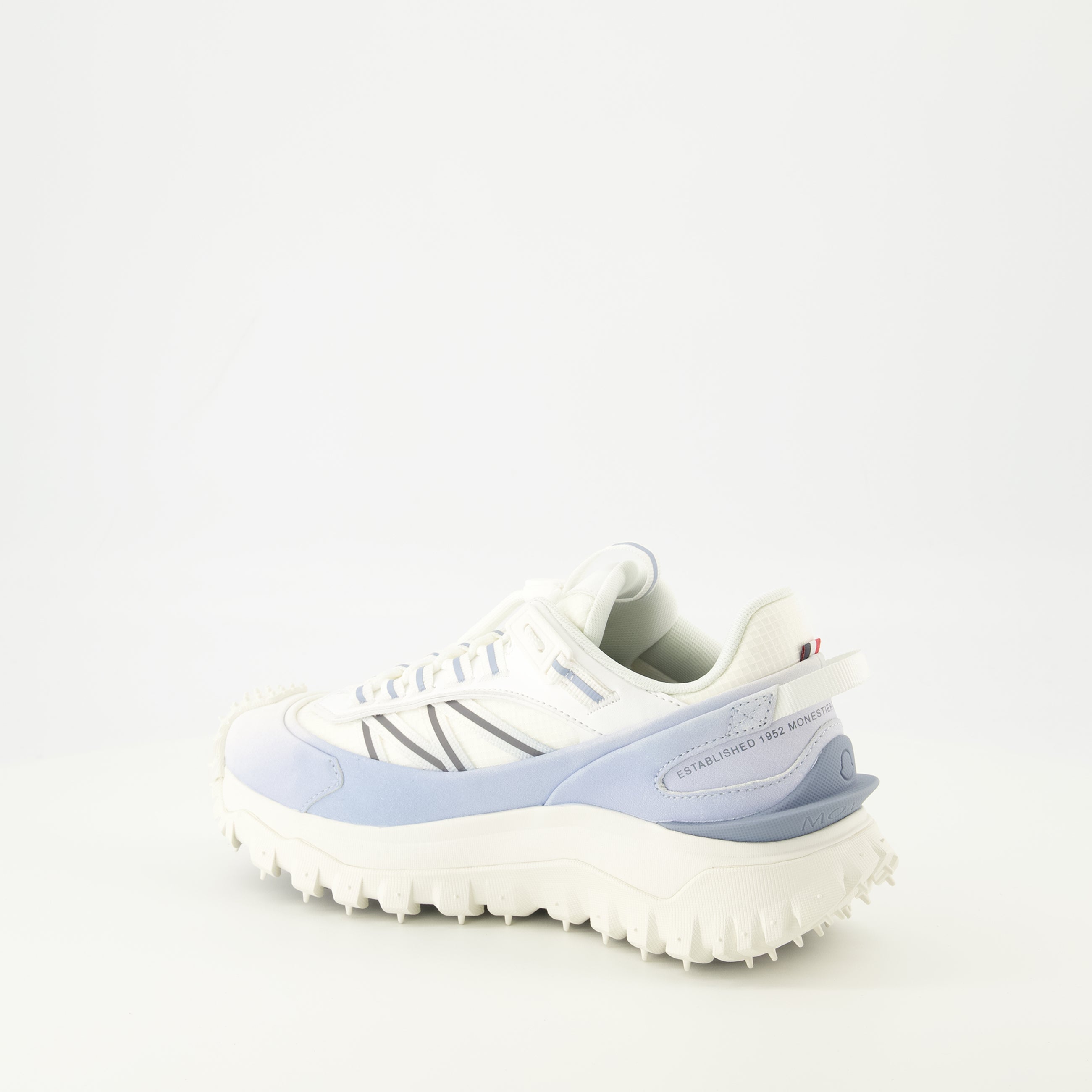 Image de l'article Baskets Trailgrip bleu de la marque Moncler pour Femme - Saison Printemps-Été 2026 - Vue trois quarts arrière droite
