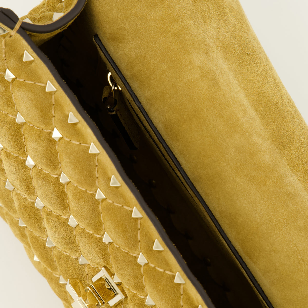 Sacs à main et épaule Beige Suede Medium Rockstud Spike Bag Valentino Garavani Kaki Femme
