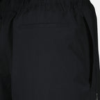 Bild der schwarzen Dior Montaigne Shorts von der Marke Dior für Herren - Frühjahr-Sommer 2026 - Detailansicht_2