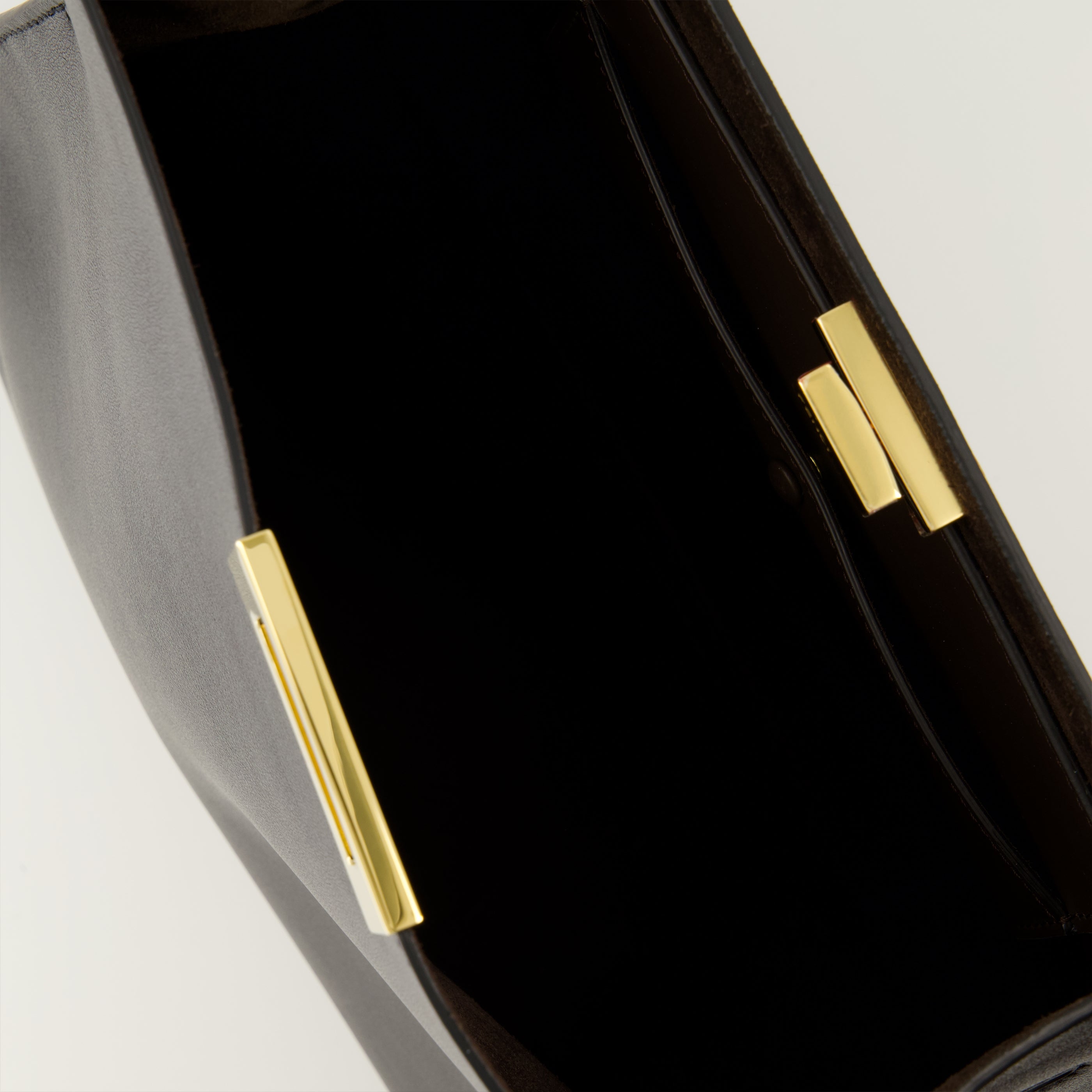 Image de l'article Sac Fendi Way medium en cuir noir de la marque Fendi pour Femme - Saison Printemps-Été 2026 - Vue détaillée_3