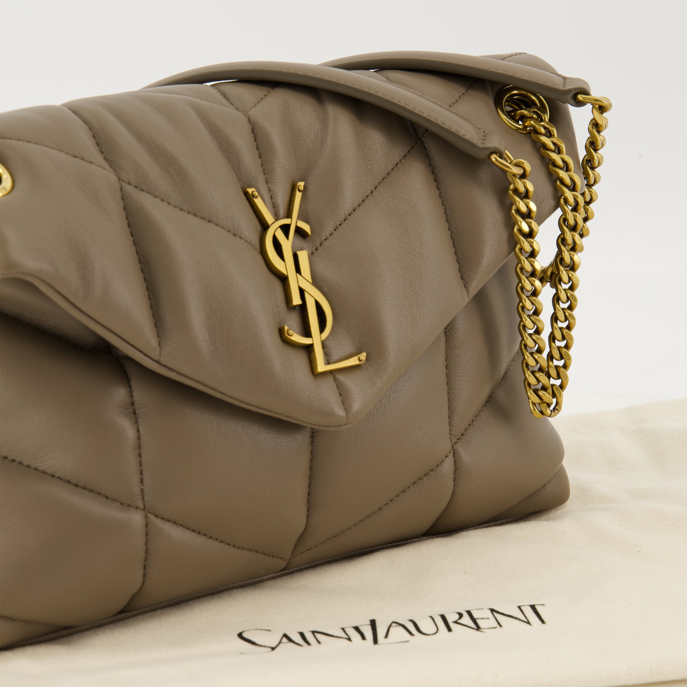 Image de l'article Sac Puffer small en cuir beige de la marque Saint Laurent pour Femme - Saison Printemps-Été 2026 - Vue détaillée_2