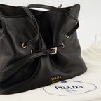 Immagine della piccola borsa Dada in pelle nera di Prada per Donna - Stagione Autunno-Inverno 2025 - Vista Dettagliata_2