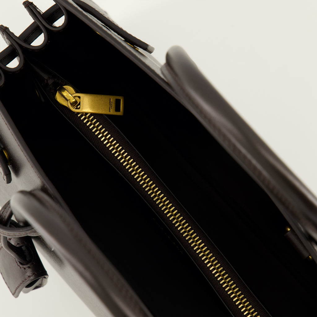 Imagen del artículo Bolso de día nano marrón de la marca Saint Laurent para Mujer - Temporada Otoño-Invierno 2025 - Vista Detallada_3