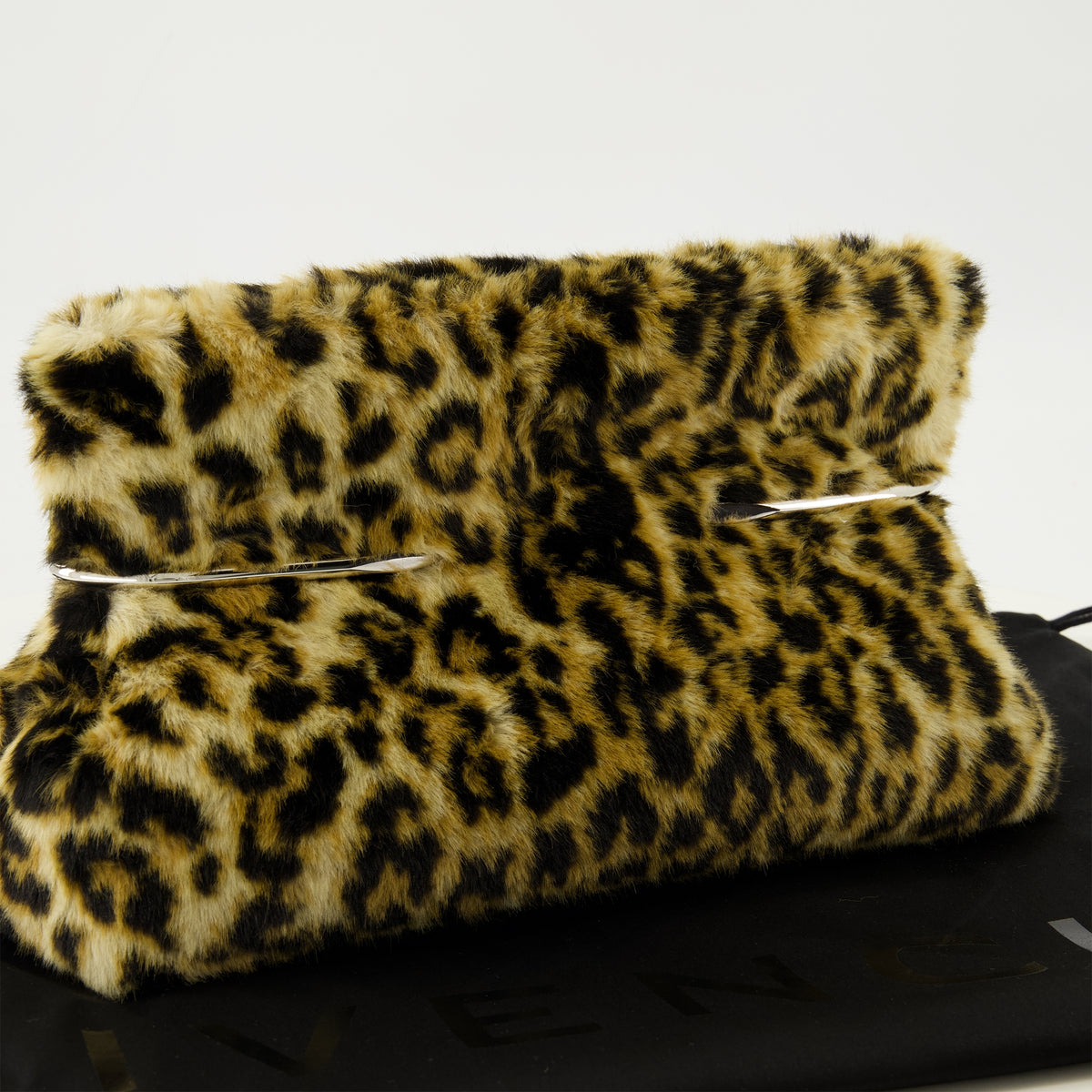 Pochettes Pochette Pinch Soft sherling léopard Givenchy Beige Femme