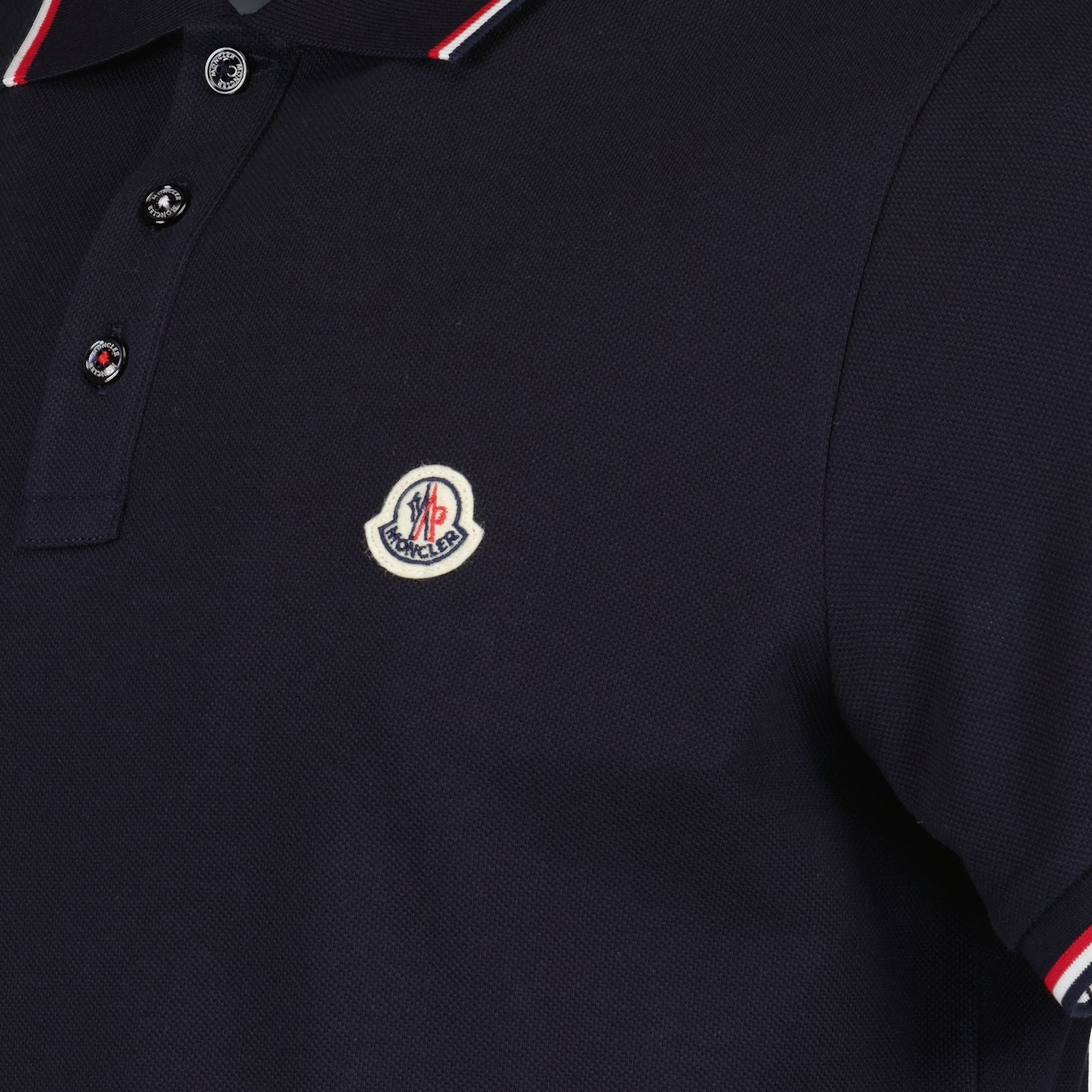 Imagen del polo de logo de algodón azul marino de Moncler para Hombre - Temporada Primavera-Verano 2026 - Vista Detallada_1