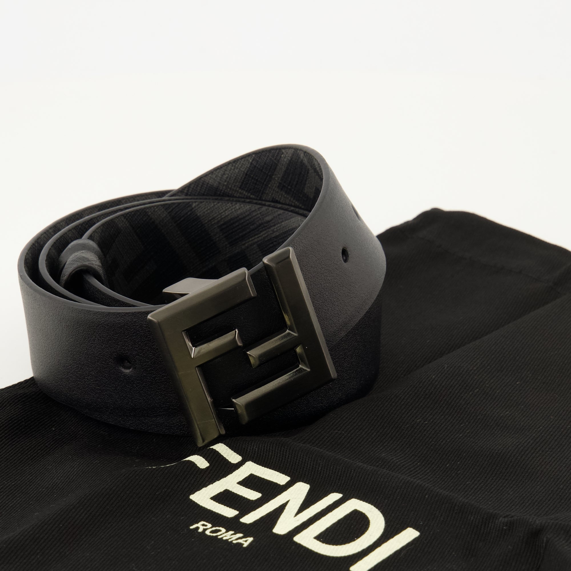 Image de l'article Ceinture FF Squared réversible noir de la marque Fendi pour Homme - Saison Automne-Hiver 2025 - Vue détaillée_5