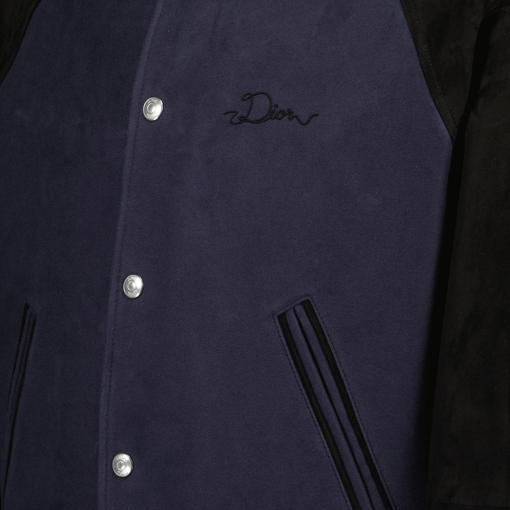 Immagine dell'articolo Giacca Varsity blu navy di Dior per Uomo - Stagione Primavera-Estate 2026 - Vista Dettagliata 1