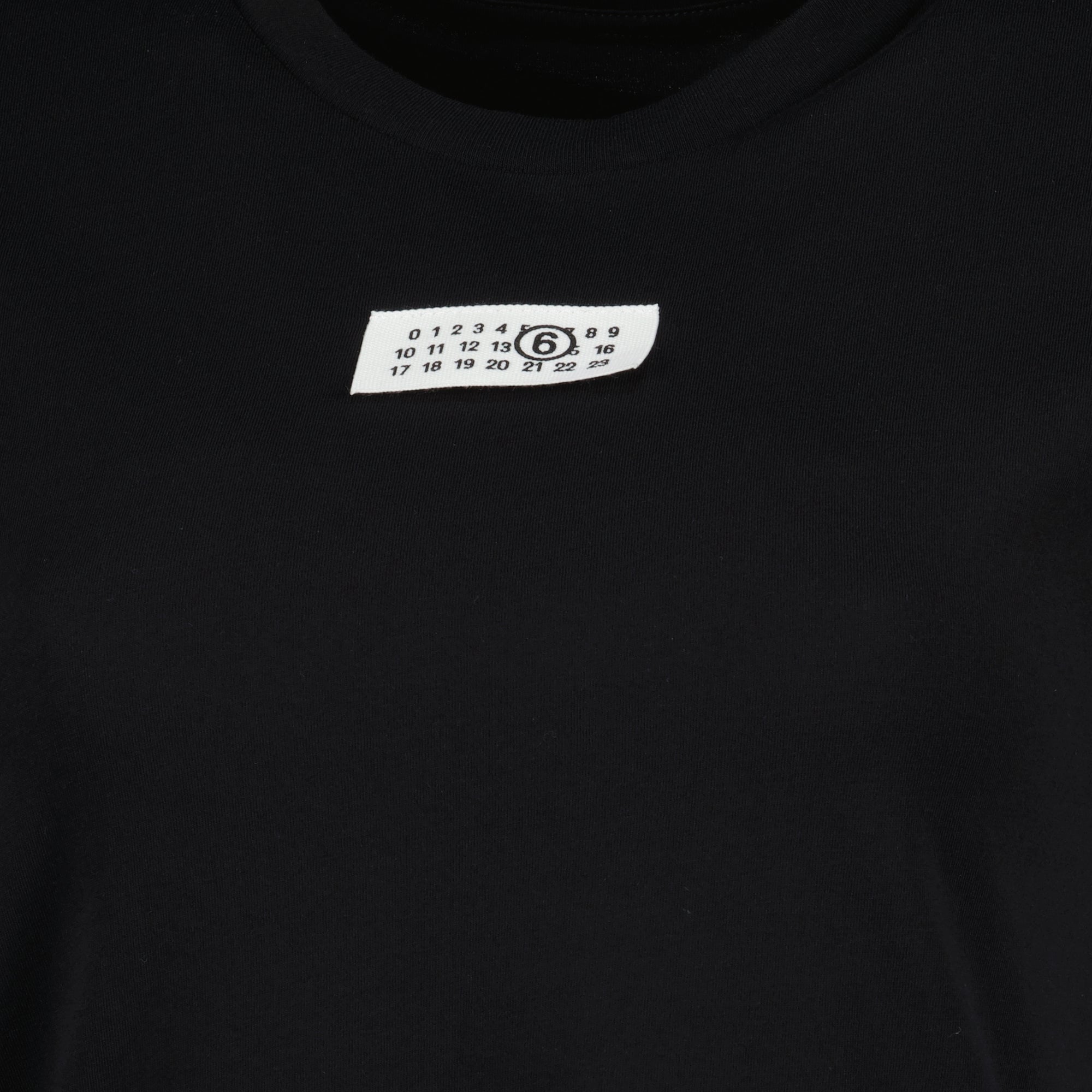 Image de l'article T-shirt Numeric noir de la marque Mm6 pour Femme - Saison Printemps-Été 2026 - Vue détaillée_1