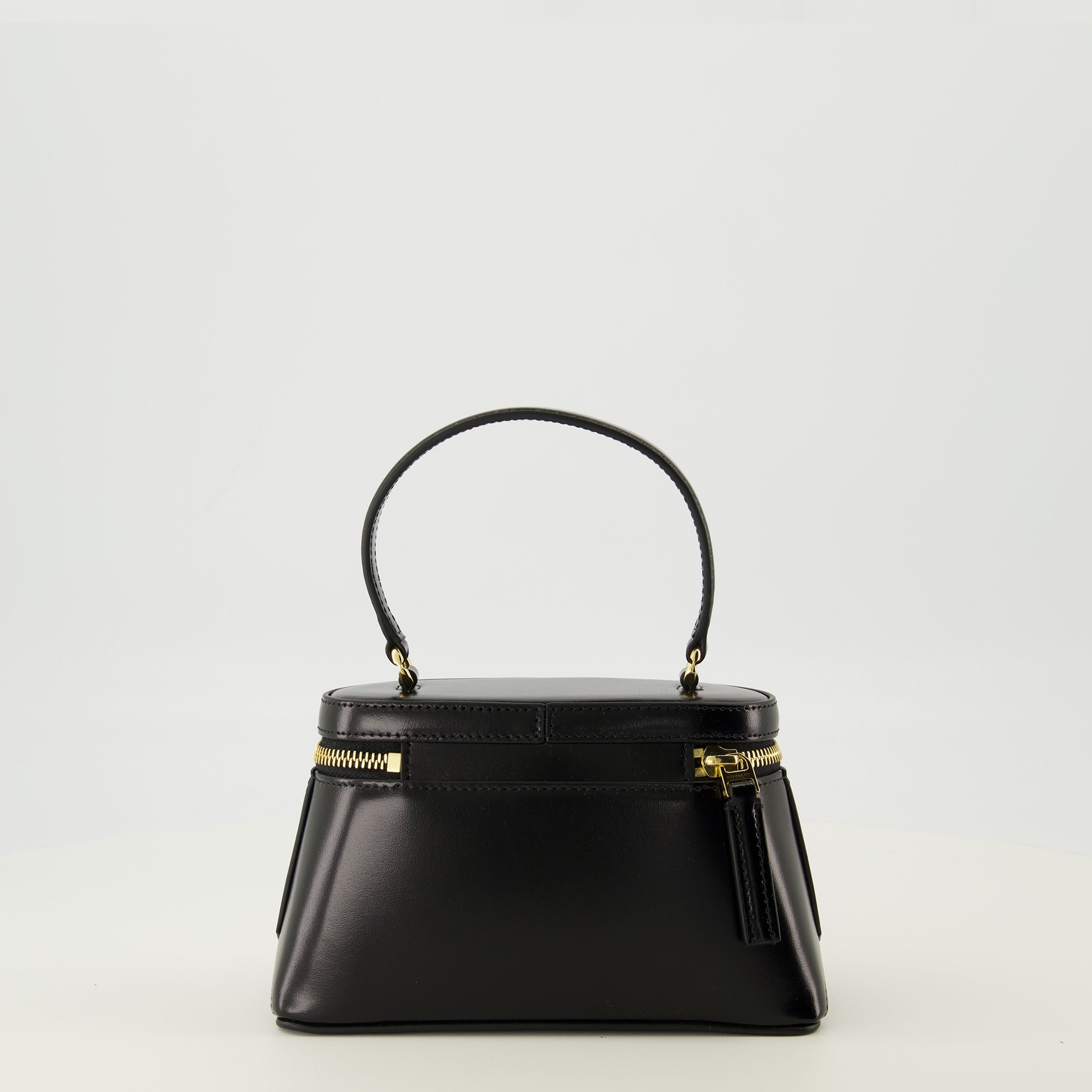 Immagine della borsa Vanity Antigona in pelle nera di Givenchy per donna - Collezione Primavera-Estate 2026 - Vista Posteriore