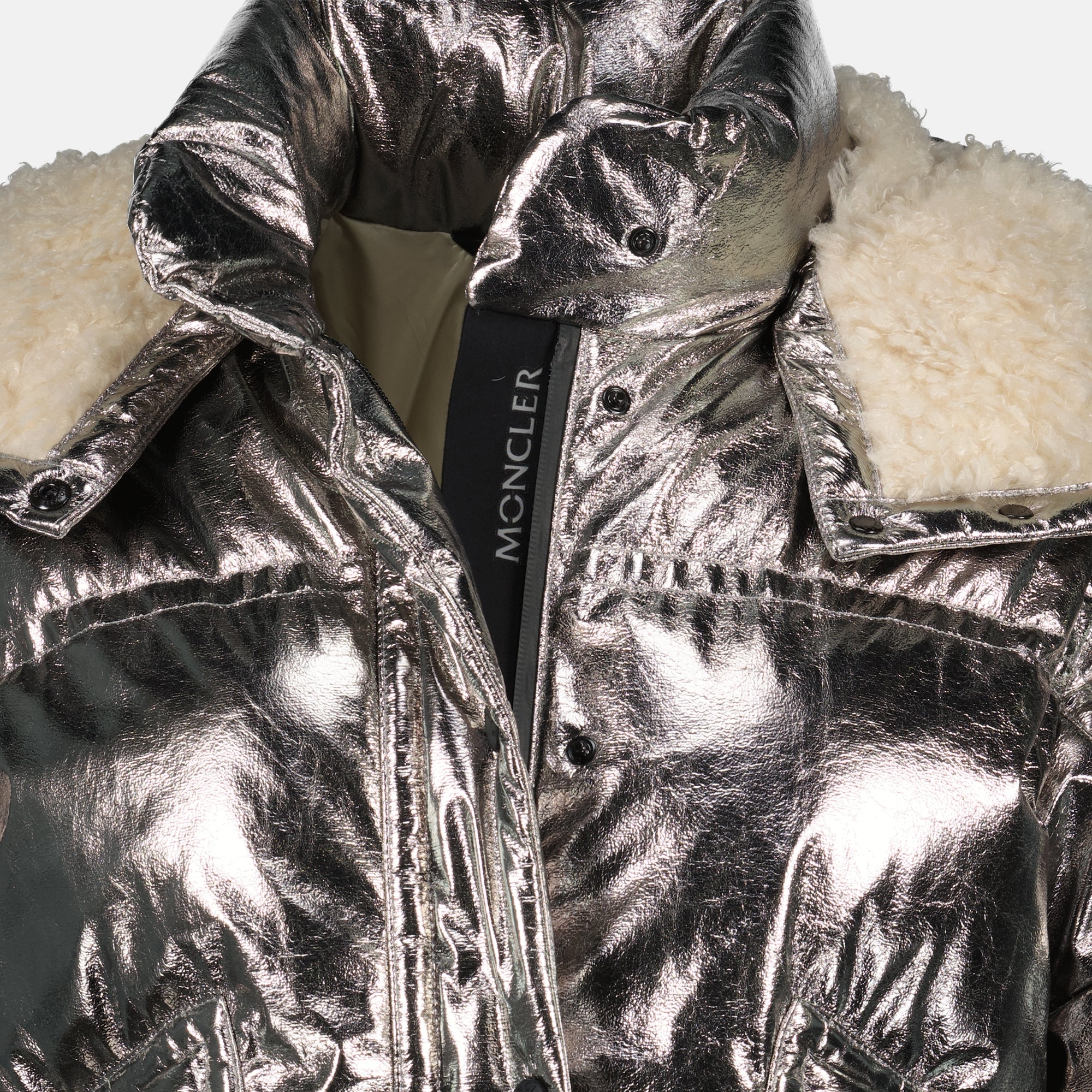 Image de l'article Doudoune Calaque métallisée de la marque Moncler Grenoble pour Femme - Saison Automne-Hiver 2025 - Vue détaillée_2