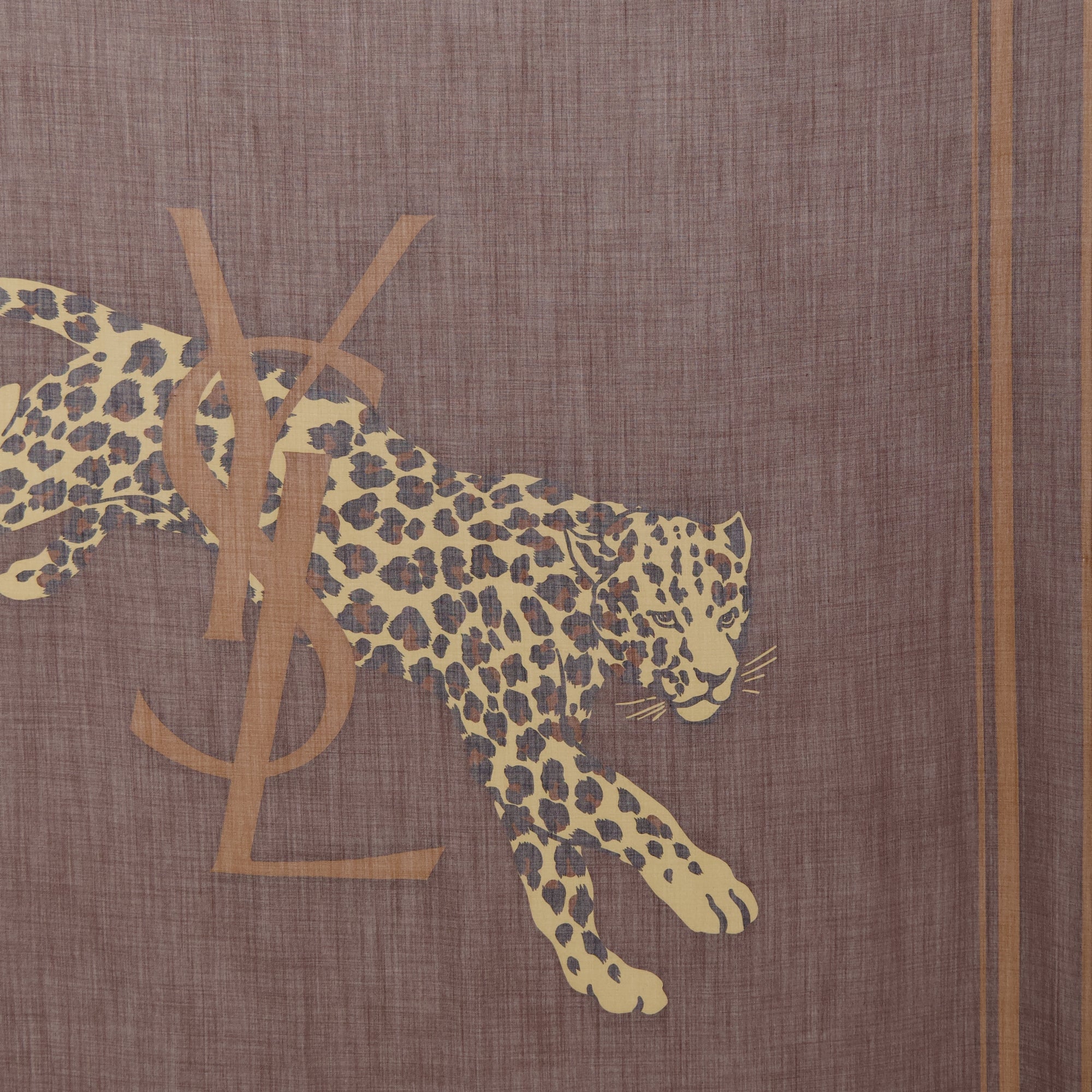 Imagen del artículo Carré Cassandre de lana marrón de la marca Saint Laurent para Mujer - Temporada Primavera-Verano 2026 - Vista Detallada_2