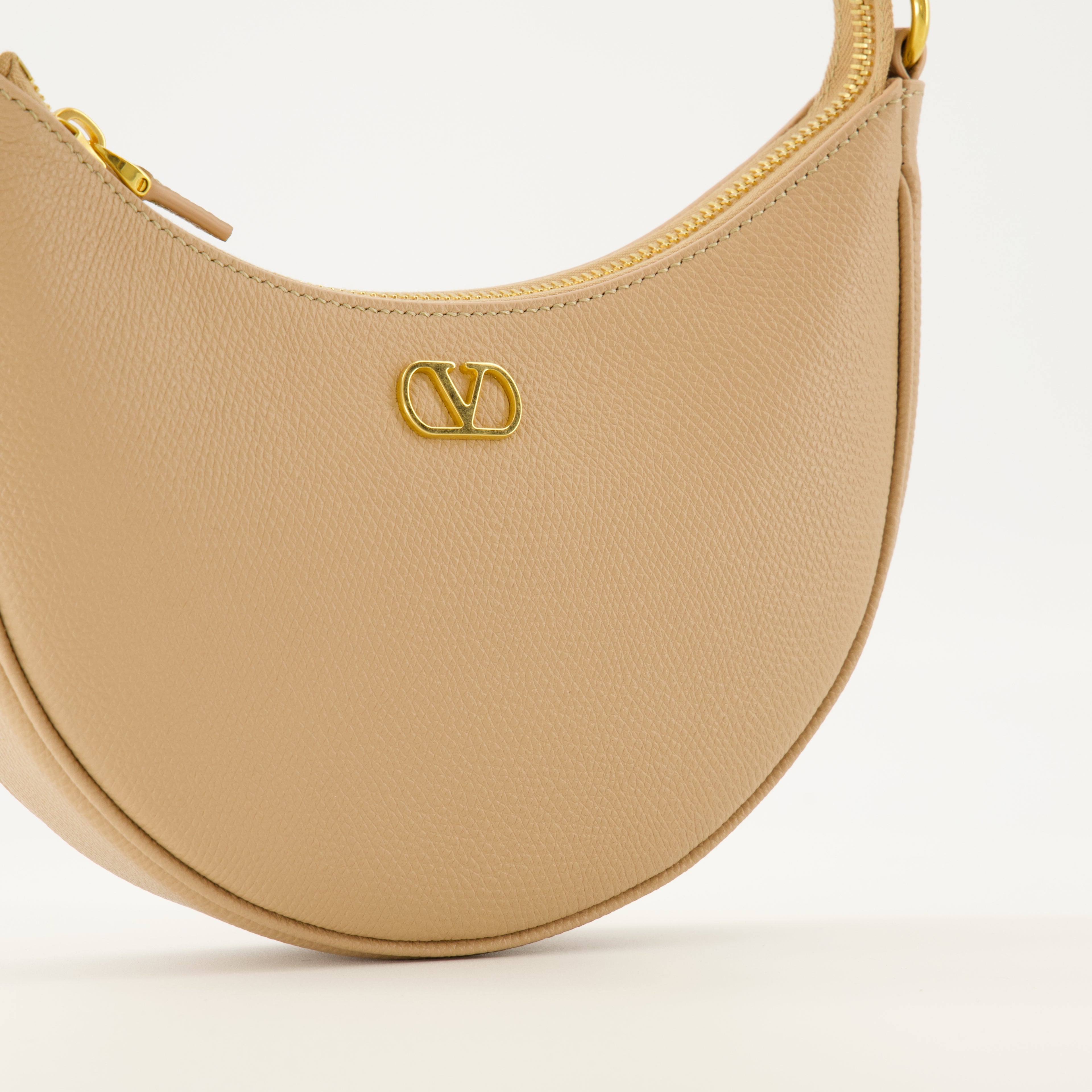 Image de l'article Mini sac Hobo de la marque Valentino Garavani pour Femme - Saison Automne-Hiver 2025 - Vue détaillée_2