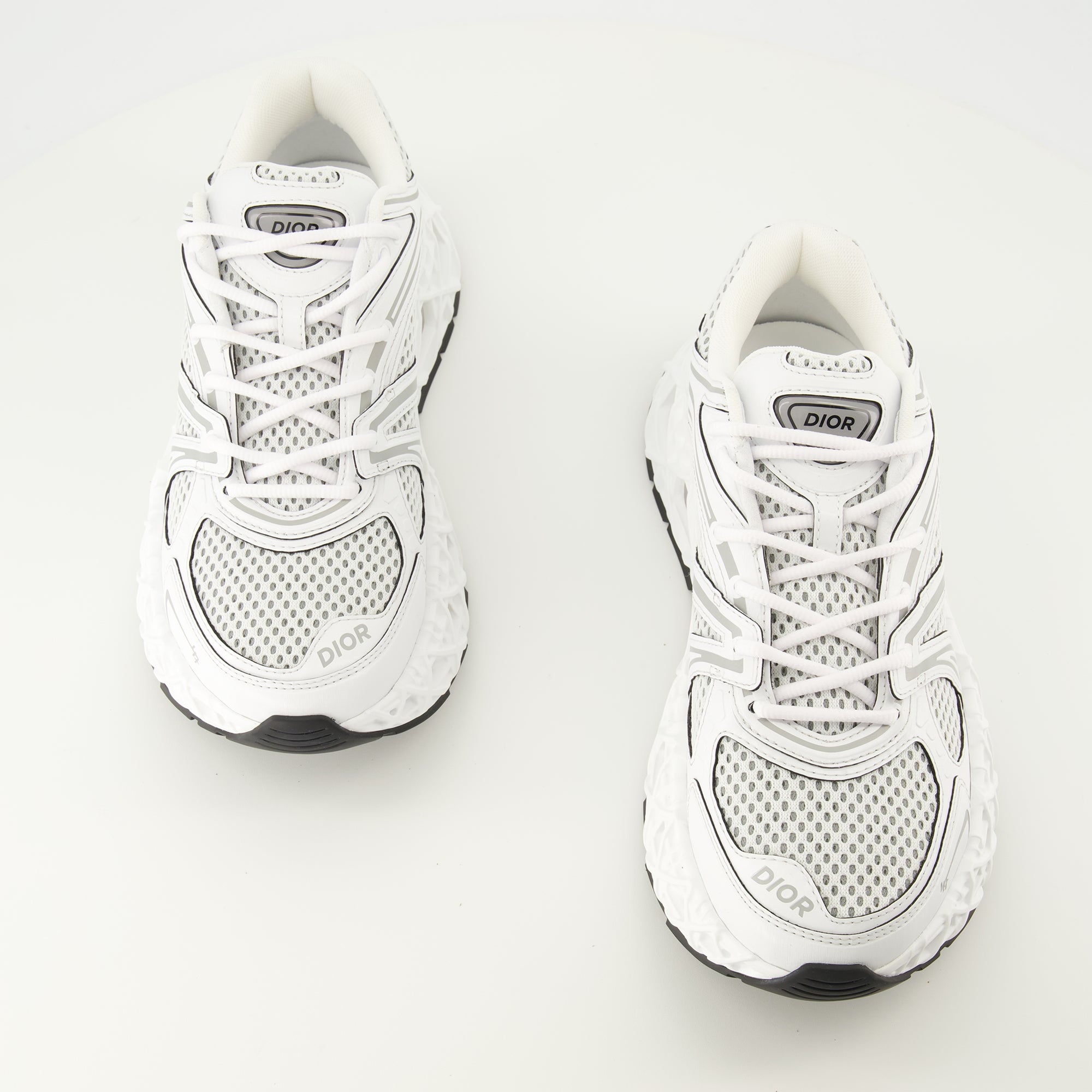 Bild des Dior B35 weißen Sneakers für Herren - Frühjahr-Sommer 2026 - Draufsicht des Paares