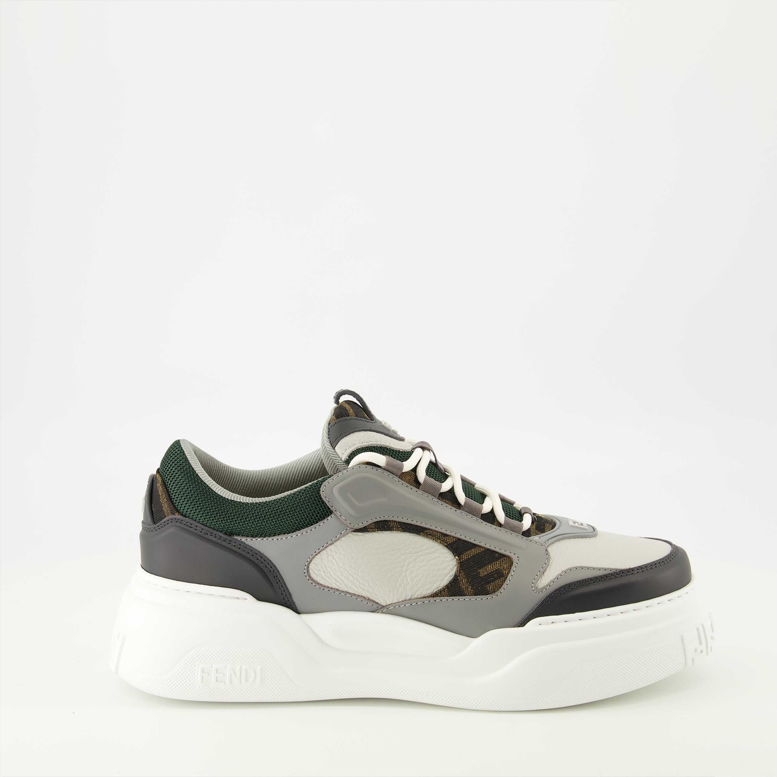 Image de l'article Baskets Fendi Force gris et vert de la marque Fendi pour Homme - Saison Automne-Hiver 2025 - Vue latérale droite