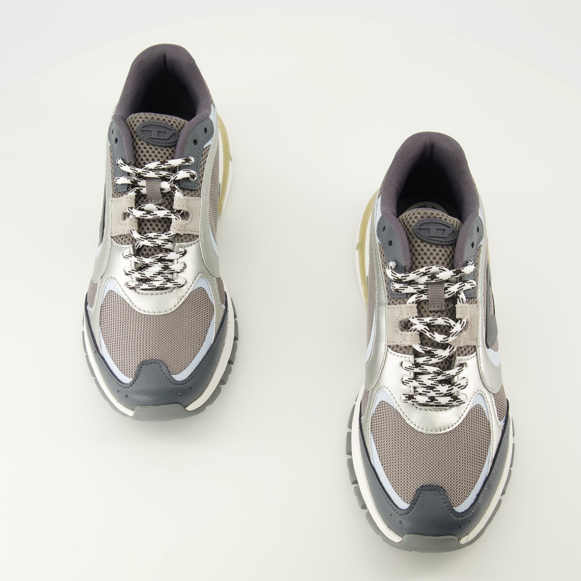 Image de l'article Baskets Pro-V-Dense taupe et gris argenté de la marque Diesel pour Homme - Saison Printemps-Été 2026 - Vue de dessus paire de chaussure