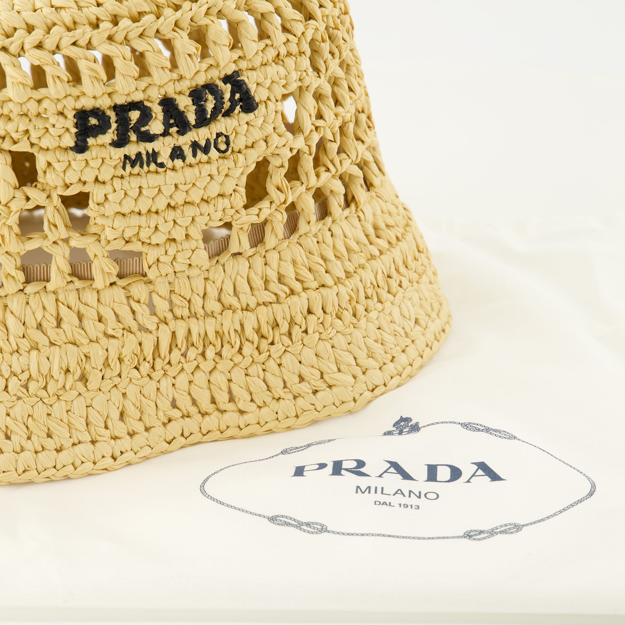 Image de l'article Bob en tissu beige de la marque Prada pour Femme - Saison Printemps-Été 2026 - Vue détaillée_3