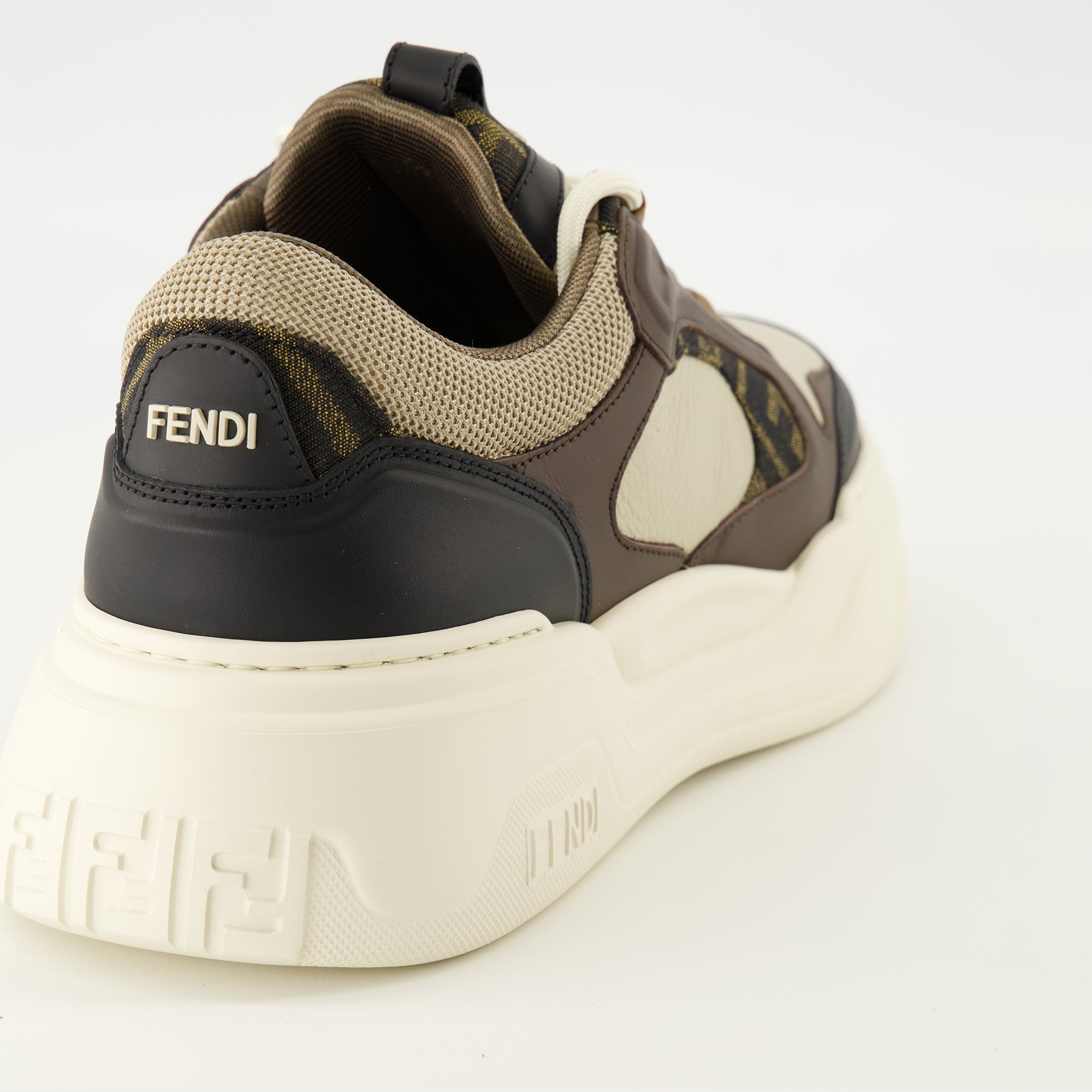 Image de l'article Baskets Fendi Force marron de la marque Fendi pour Homme - Saison Automne-Hiver 2025 - Vue arrière