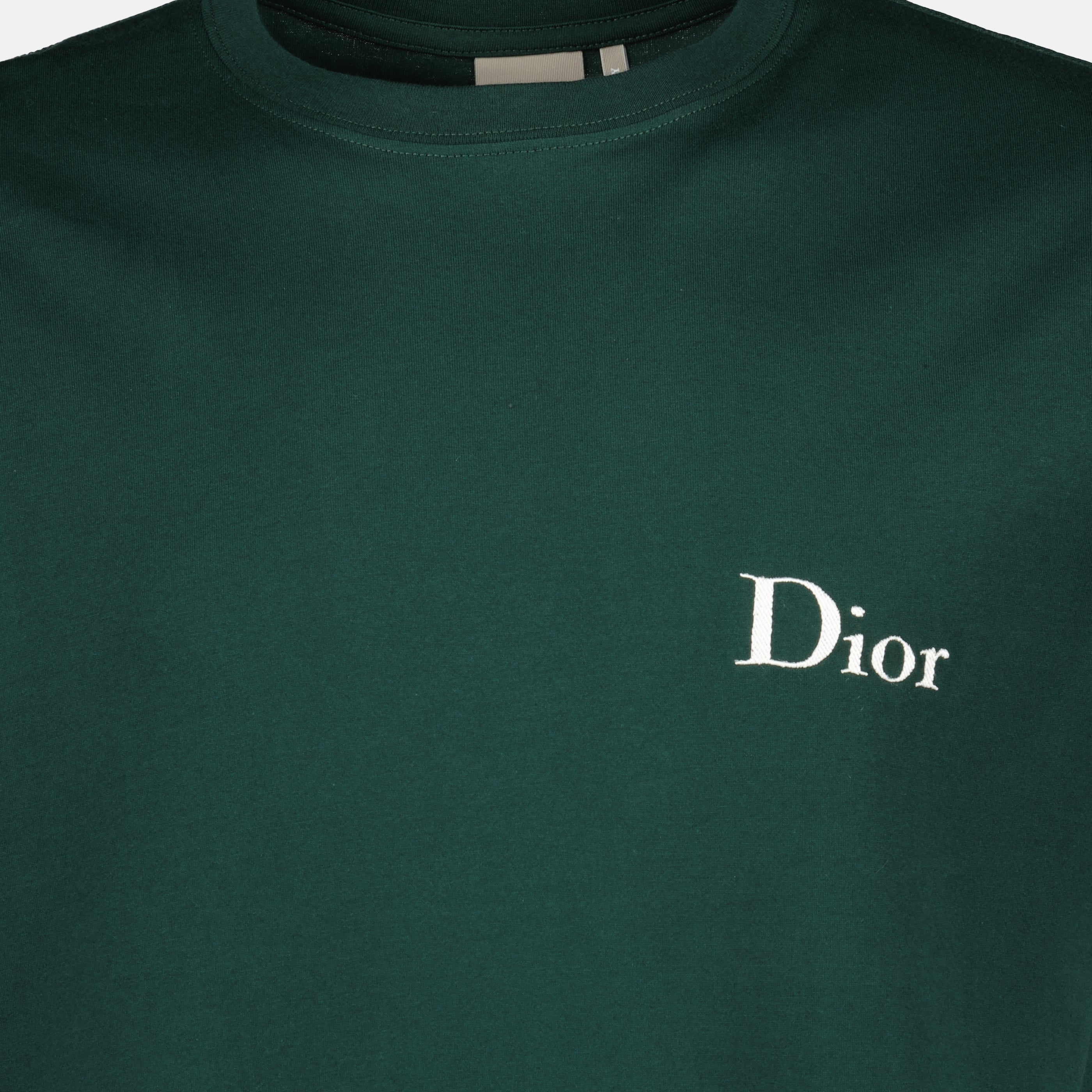 Imagen del artículo Camiseta de algodón verde bordada de la marca Dior para Hombre - Temporada Primavera-Verano 2026 - Vista Detallada_2