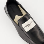 Imagen de los mocasines de la marca Givenchy para hombre - Temporada Otoño-Invierno 2025 - Vista trasera