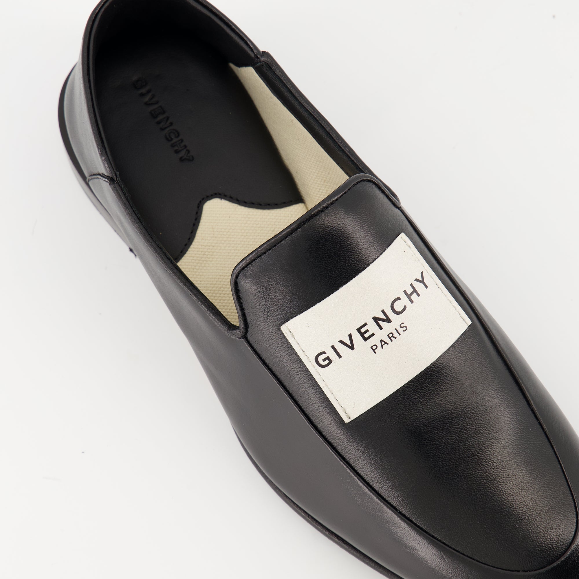 Image de l'article Mocassins Label de la marque Givenchy pour Homme - Saison Automne-Hiver 2025 - Vue arrière