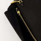 Imagen de la Clutch de terciopelo de Valentino Garavani para Mujer - Temporada Otoño-Invierno 2025 - Vista Detallada_3