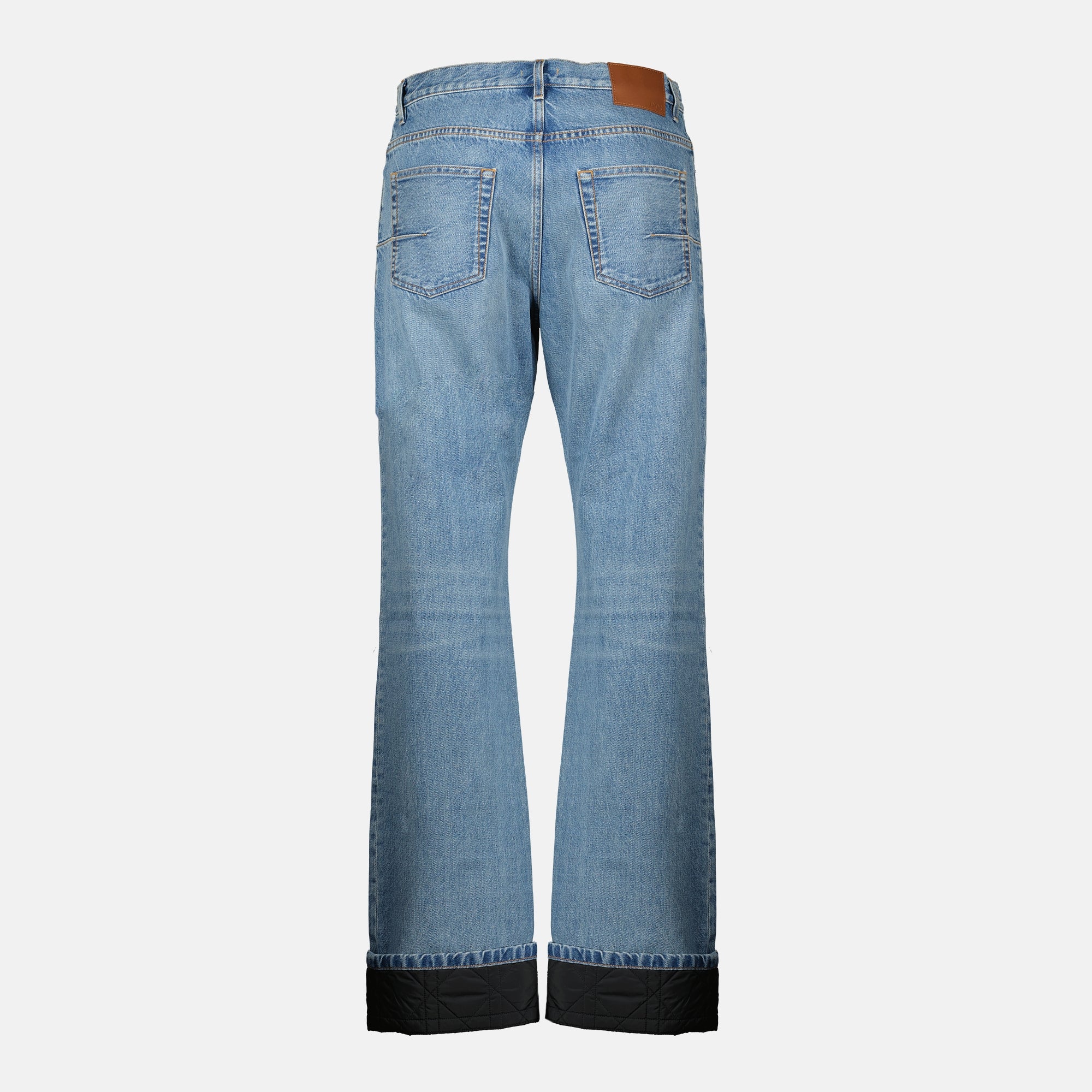 Bild der blauen Cannage-Jeans von Dior für Herren - Frühjahr/Sommer 2026 - Rückansicht