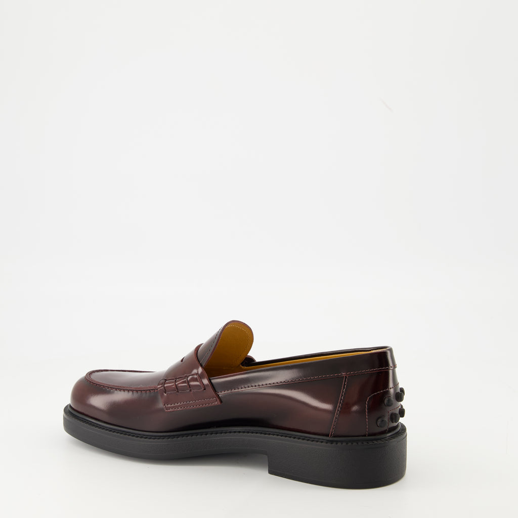 Image de l'article Mocassins en cuir de la marque Tod's pour Femme - Saison Automne-Hiver 2025 - Vue trois quarts arrière droite