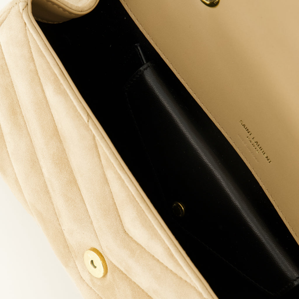 Imagem da bolsa Loulou small em camurça bege da marca Saint Laurent para Mulheres - Coleção Primavera-Verão 2026 - Vista Detalhada_3