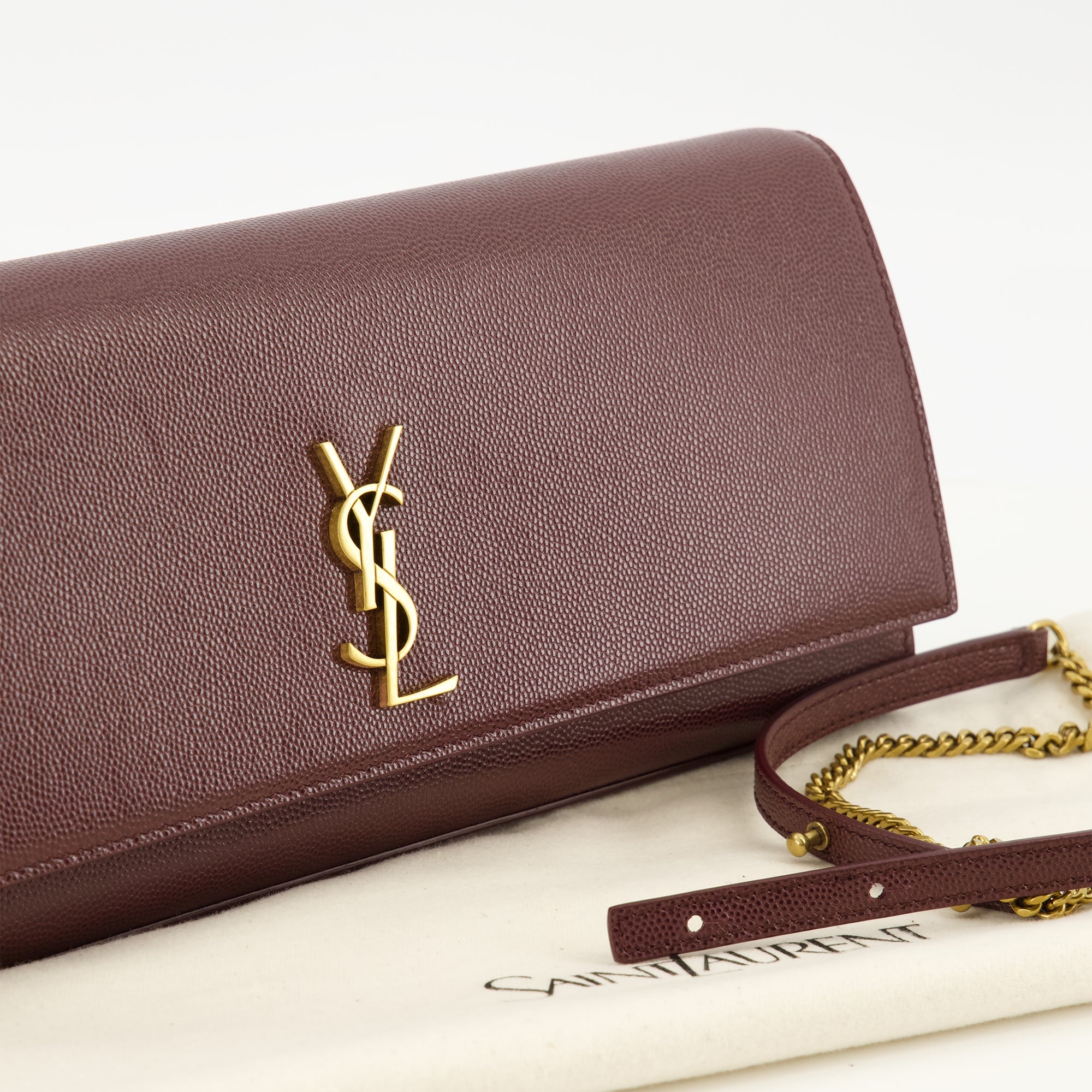 Image de l'article Pochette Kate Clutch bordeaux de la marque Saint Laurent pour Femme - Saison Printemps-Été 2026 - Vue détaillée_2