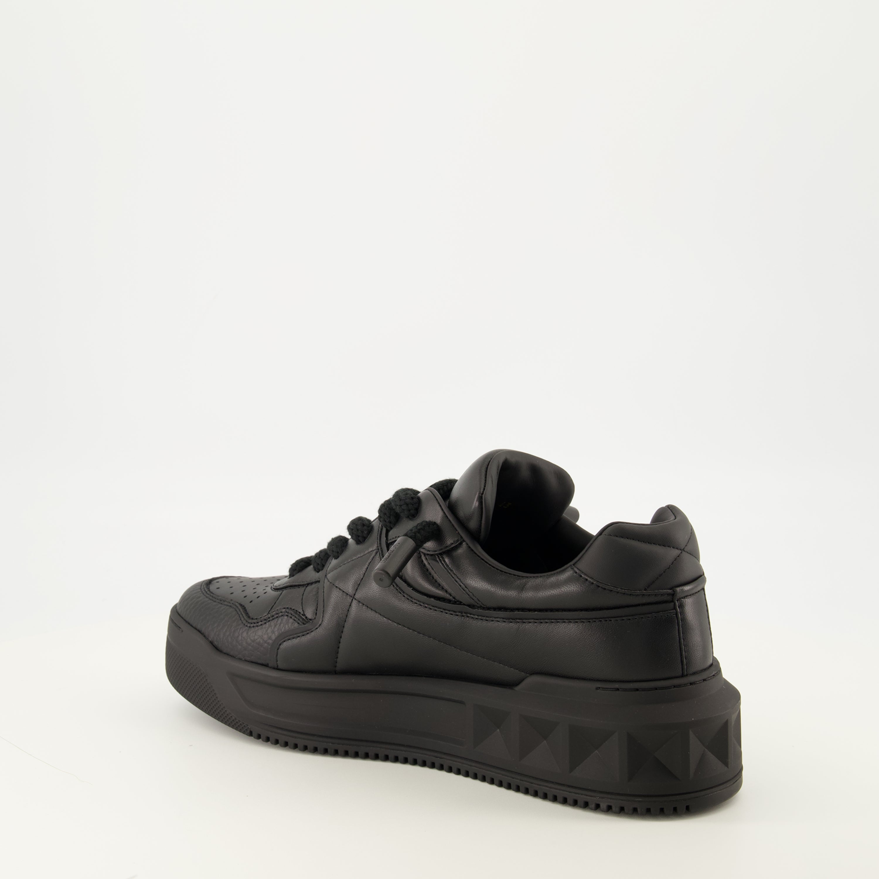 Baskets 원 스터드 XL 블랙 스니커즈 Valentino Garavani Noir Homme