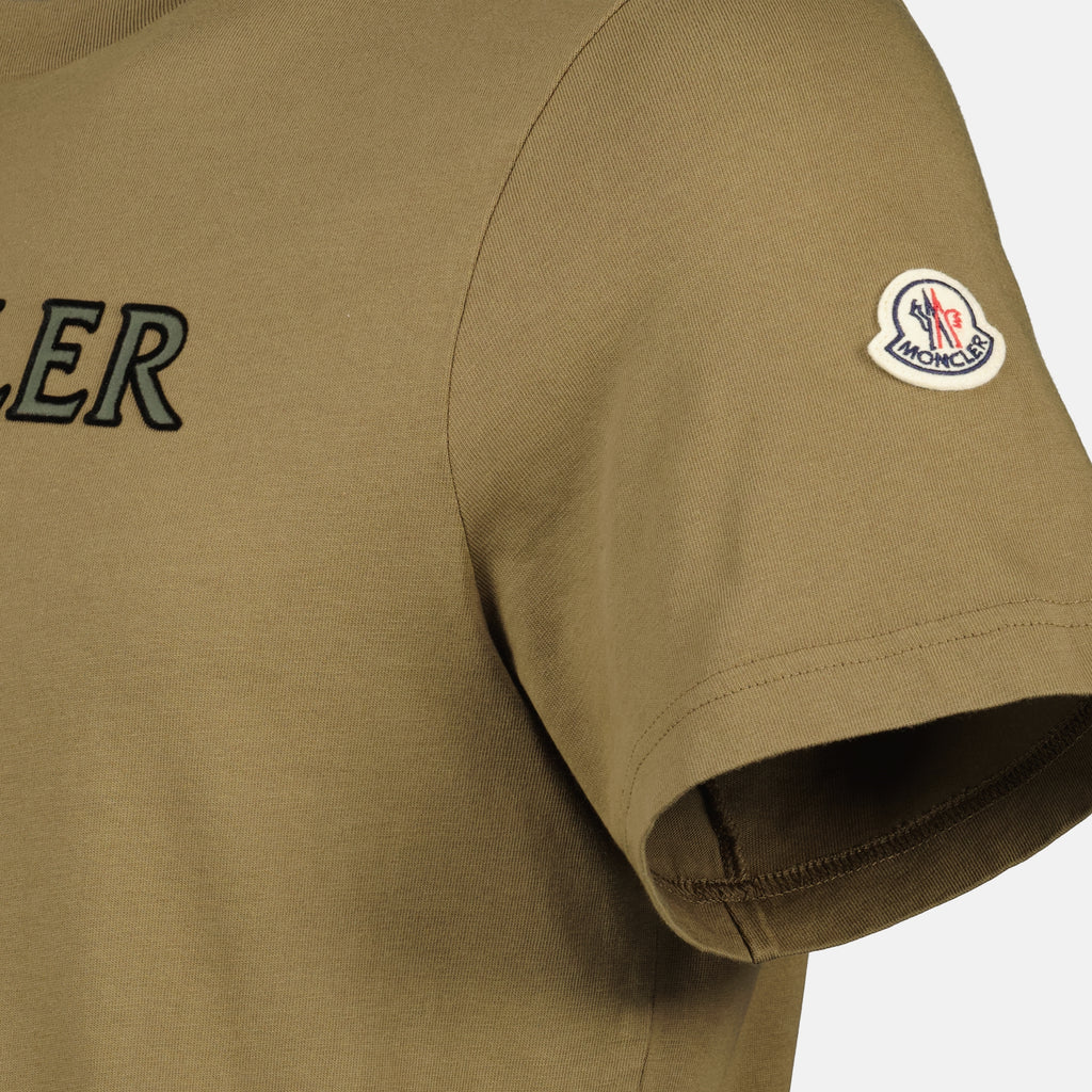 Image de l'article T-shirt à logo imprimé kaki de la marque Moncler pour Homme - Saison Printemps-Été 2026 - Vue détaillée_1