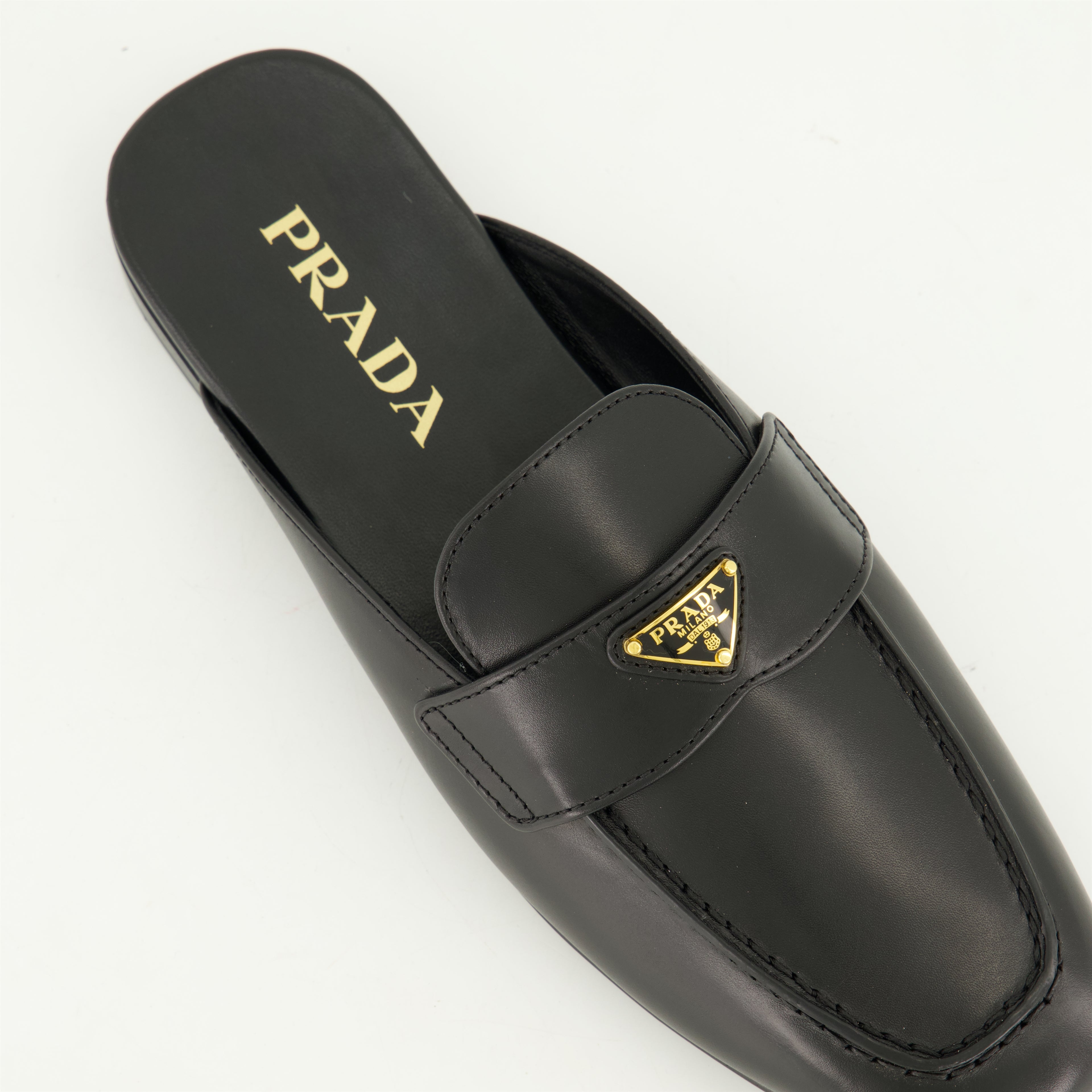 Chaussures ouvertes Mules en cuir Prada Noir Femme
