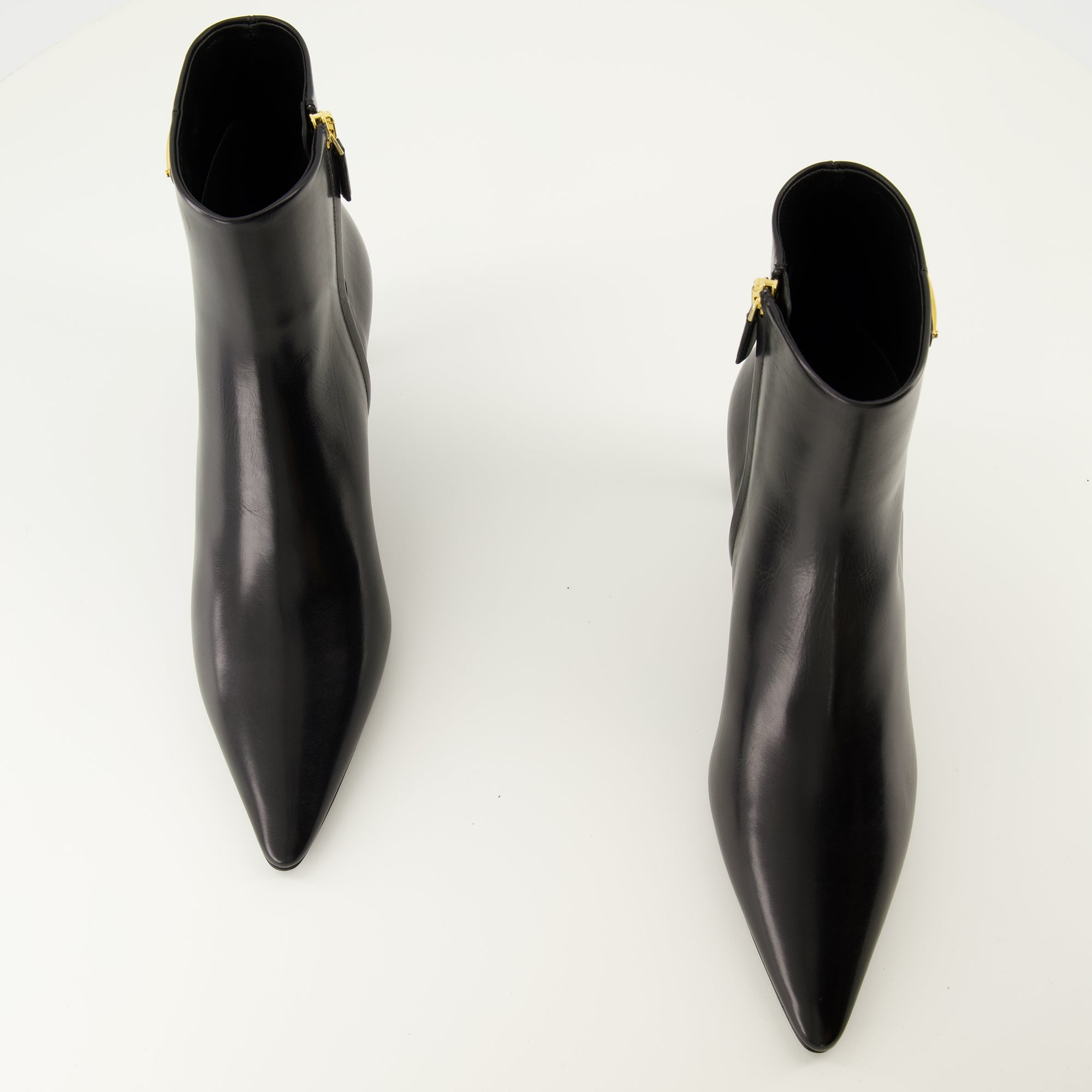 Image de l'article Bottines en cuir de la marque Prada pour Femme - Saison Automne-Hiver 2025 - Vue de dessus paire de chaussure